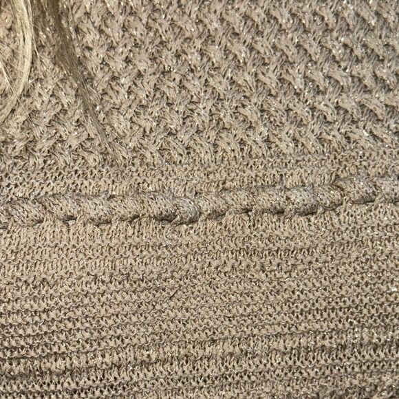 ✨ WHITE HOUSE BLACK MARKET ✨
Ecru Sleeveless Knit Halter Top
SZ M - Picture 5 of 10